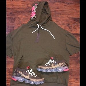 Shoes/ hooded tee
